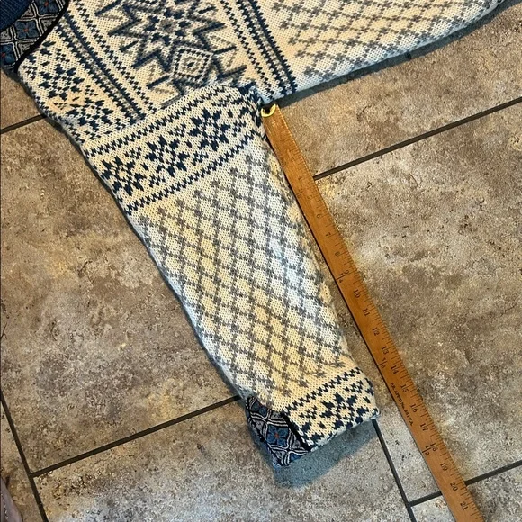 Vintage Dale of Norway Wool Cardigan With Pewter Claps Traditional Norwegian - Picture 8 of 9